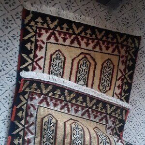 Beautiful Multicolor 2 x 4 Wool Rug (NO LABEL)